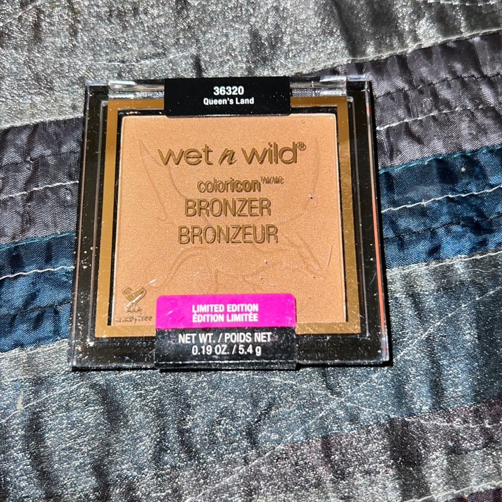 Wet N Wild Bronzer in shade Queen’s Land